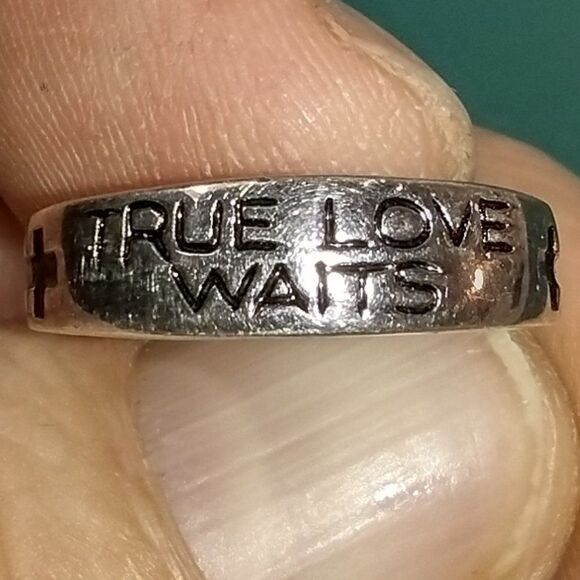 Vintage Two Silver .925 Inscribed Rings "Love Dream Believe" & "True Love Waits" - Picture 7 of 9